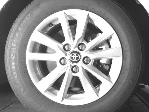 Used 2025 Toyota Camry LE FWD image 27