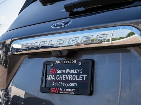 Used 2022 Ford Explorer XLT w/ Equipment Group 202A AWD/4WD image 10
