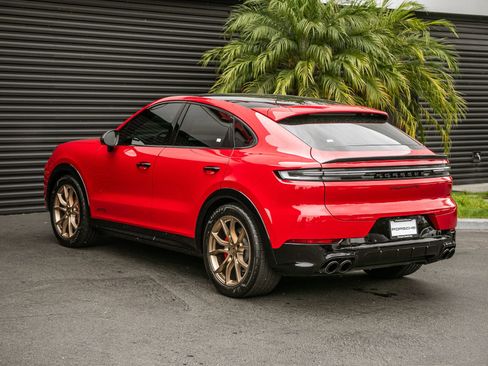 Certified 2025 Porsche Cayenne GTS AWD/4WD image 3