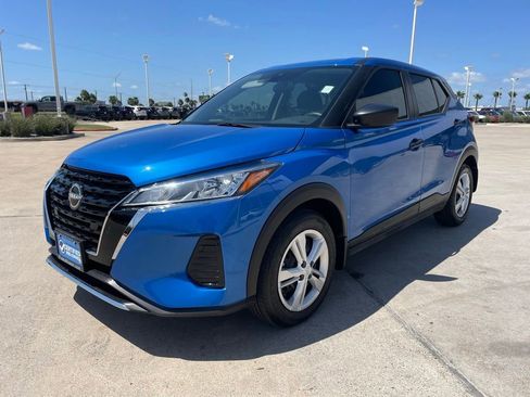 Used 2025 Nissan Kicks Play S FWD image 3