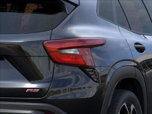 New 2026 Chevrolet Trax RS w/ Sunroof Package FWD image 11