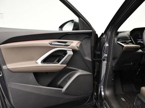 Certified 2025 Audi Q5 Premium w/ Convenience Package image 30