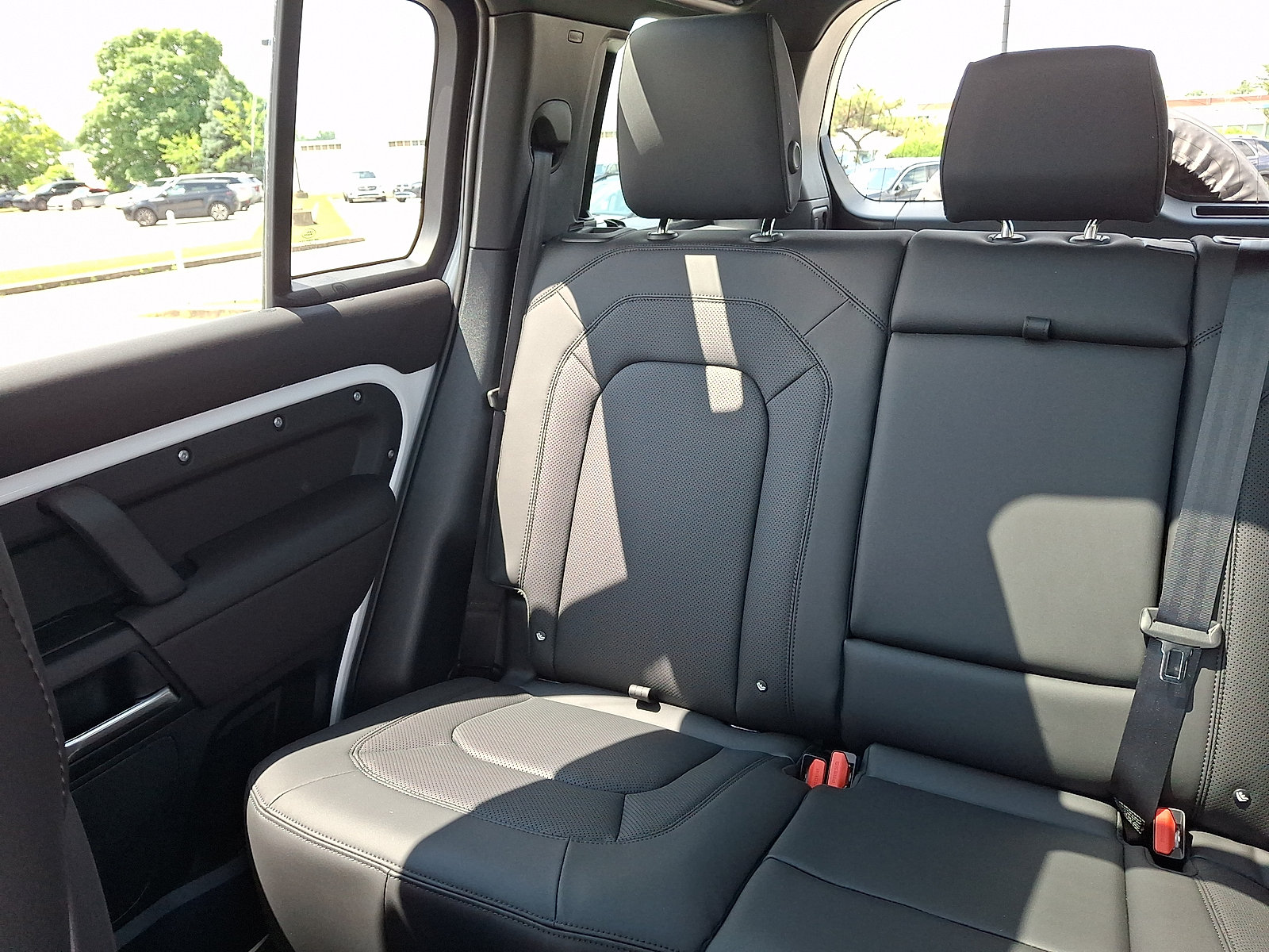 New 2026 Land Rover Defender 110 X-Dynamic SE AWD/4WD image 15