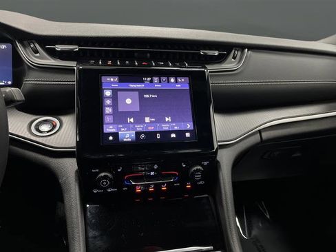 Used 2024 Jeep Grand Cherokee L Altitude image 8