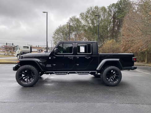 Used 2023 Jeep Gladiator Overland image 6