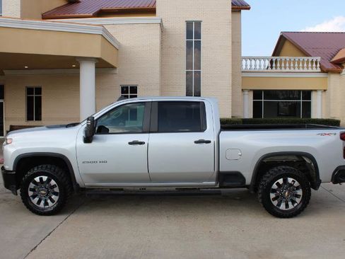 Used 2021 Chevrolet Silverado 2500 Custom w/ Custom Value Package image 10