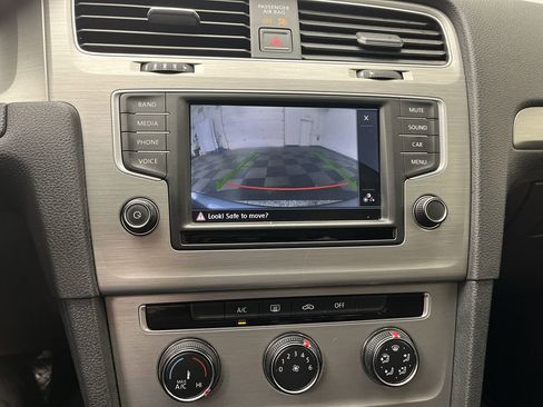 Used 2016 Volkswagen Golf S image 5