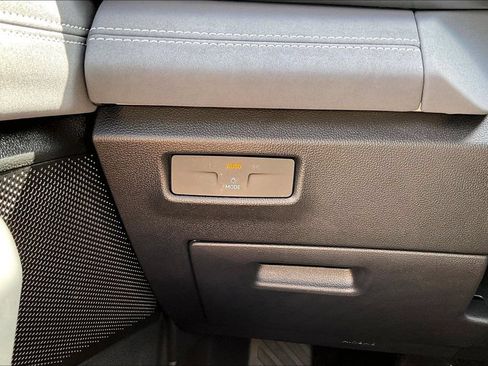 Certified 2026 Volkswagen Tiguan SE w/ Panoramic Sunroof Package FWD image 29