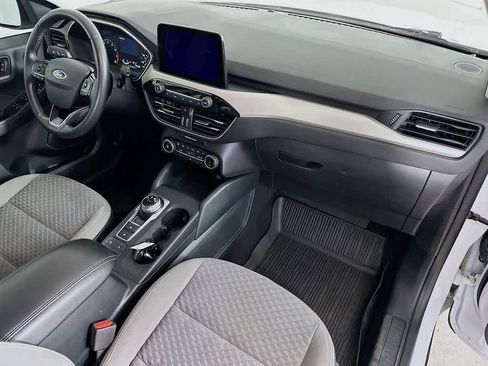 Certified 2022 Ford Escape SE w/ Cold Weather Package image 31