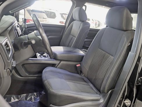 Used 2018 Nissan Titan SV w/ SV Convenience Package image 22