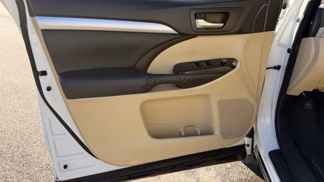 Used 2015 Toyota Highlander XLE AWD/4WD image 18