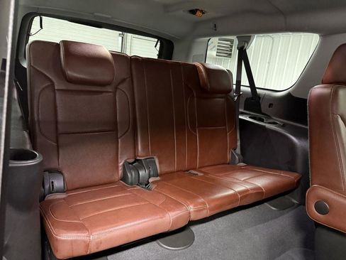 Used 2019 Chevrolet Suburban Premier w/ Premier Plus Edition AWD/4WD image 43
