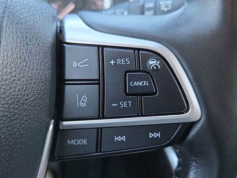 Used 2023 Toyota Highlander XLE FWD image 23