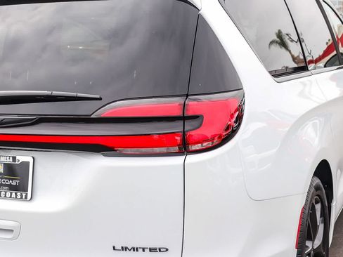 New 2026 Chrysler Pacifica Limited w/ S Appearance Package FWD image 7