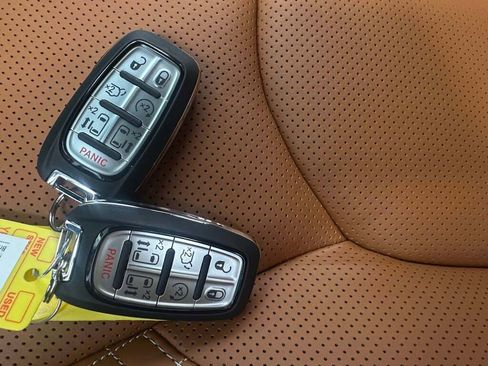 New 2026 Chrysler Pacifica Pinnacle image 31