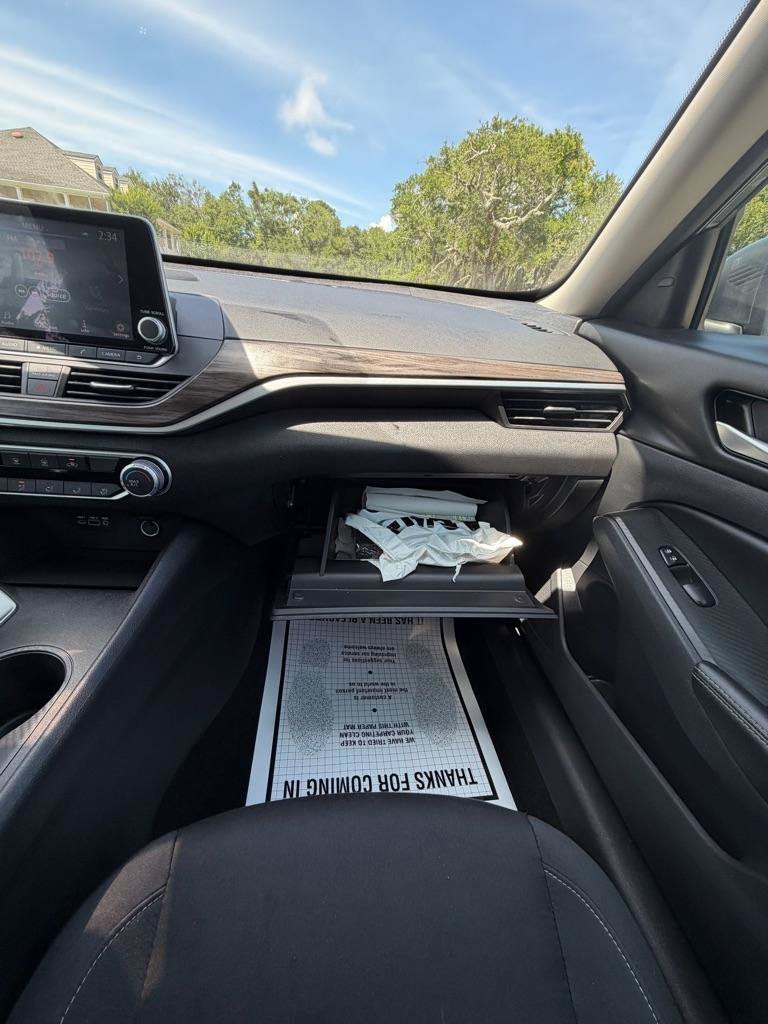 Used 2025 Nissan Altima 2.5 SV FWD image 27