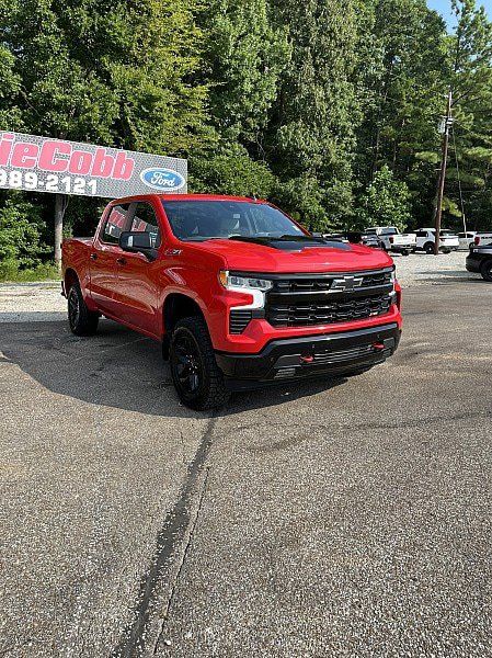 Used 2024 Chevrolet Silverado 1500 LT Trail Boss w/ Convenience Package II AWD/4WD image 1