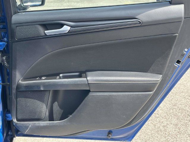 Used 2018 Ford Fusion SE w/ Equipment Group 201A FWD image 22