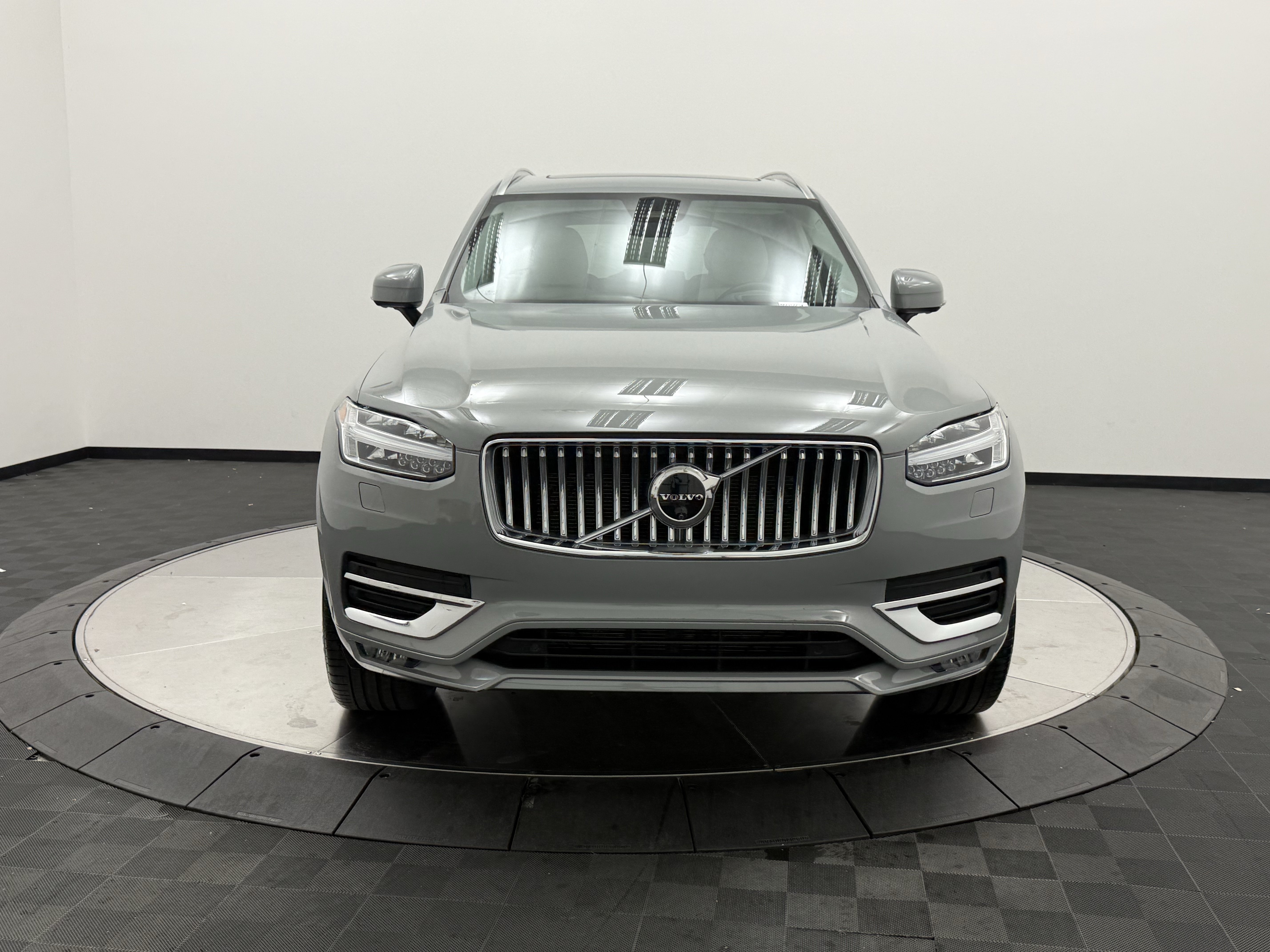 Certified 2024 Volvo XC90 B6 Ultimate w/ Protection Package Premier AWD/4WD image 3