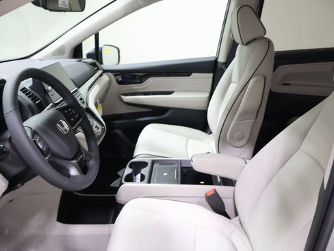 New 2026 Honda Odyssey Touring image 7