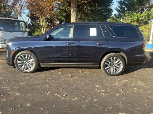 Used 2023 Cadillac Escalade Sport w/ Touring Package image 7