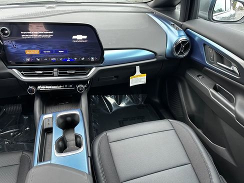 New 2026 Chevrolet Equinox EV LT image 18