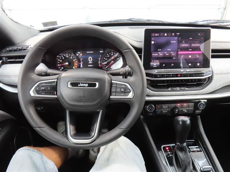 Used 2023 Jeep Compass Latitude AWD/4WD image 21