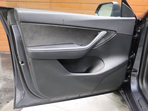 Used 2022 Tesla Model Y Performance image 36