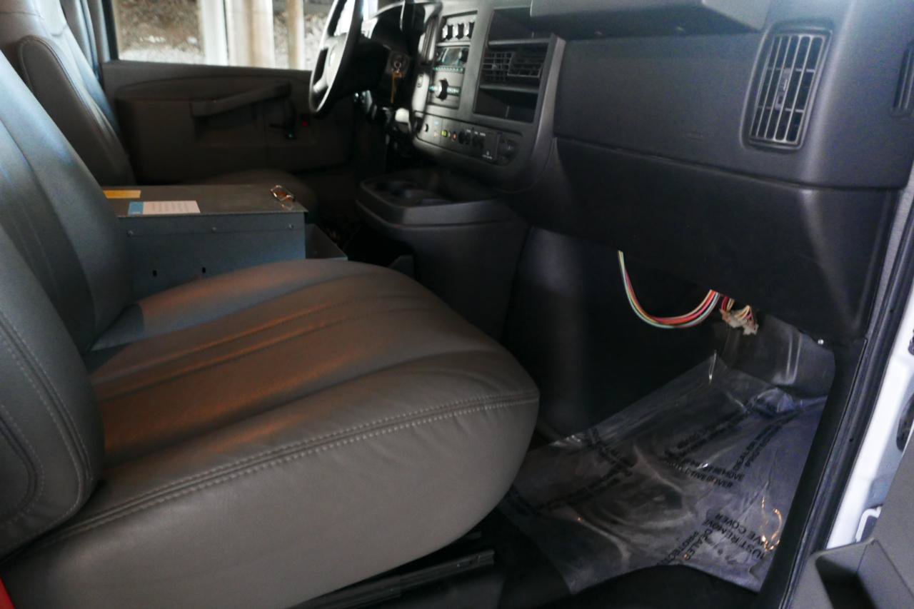 Used 2018 Chevrolet Express 2500 w/ Driver Convenience Package RWD image 10