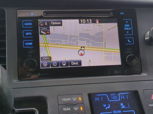 Used 2015 Toyota Sienna Limited image 25