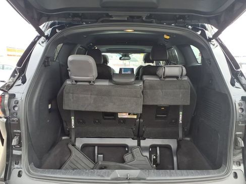 Certified 2022 Toyota Sienna XLE Woodland Edition image 27