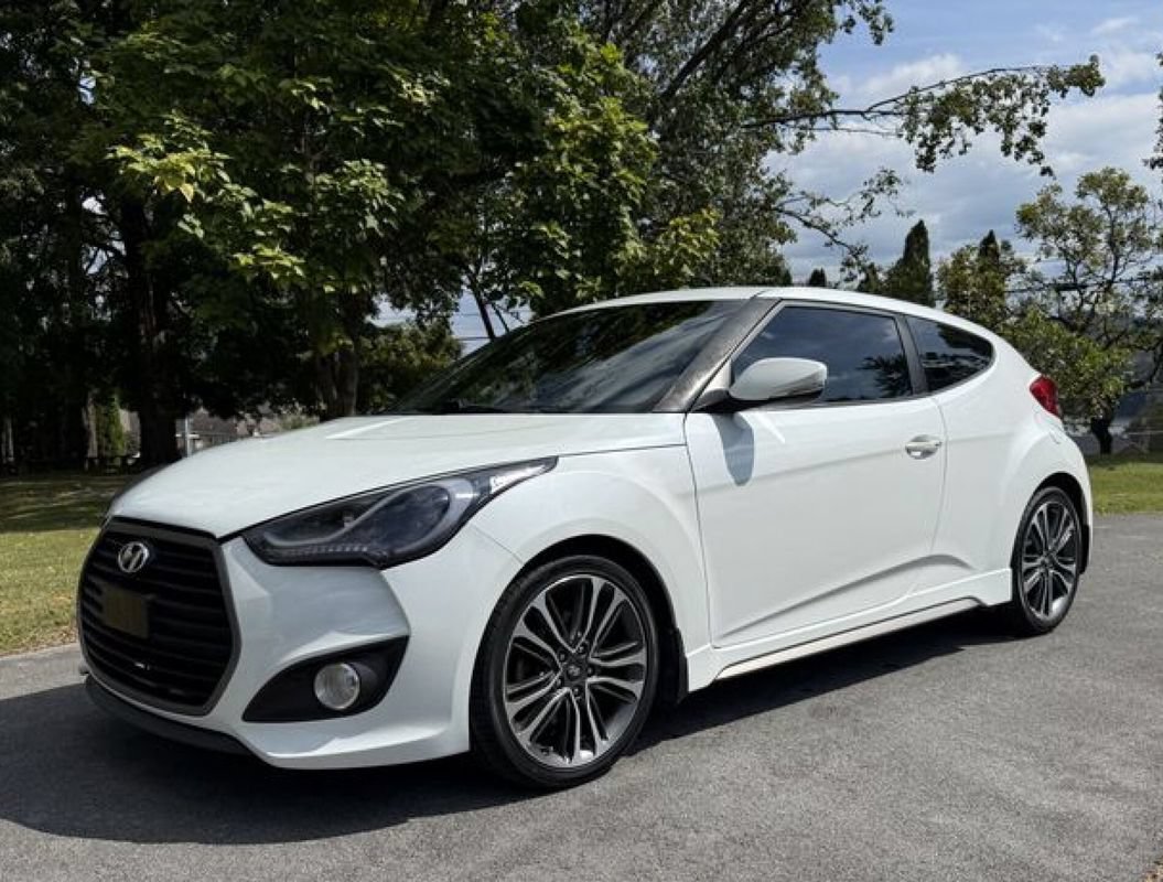 Used 2016 Hyundai Veloster Turbo FWD image 5