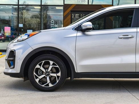 Used 2022 Kia Sportage LX image 9