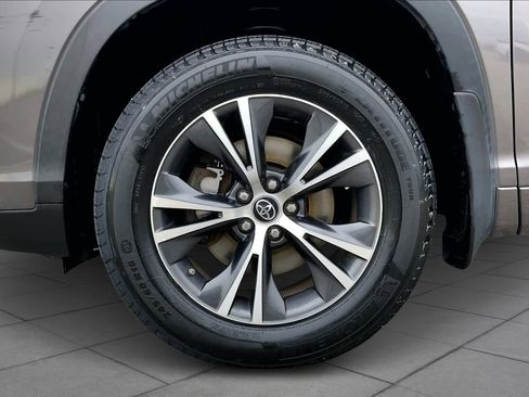 Used 2017 Toyota Highlander LE image 10