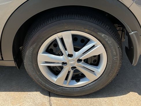 New 2025 Nissan Kicks Play S image 8