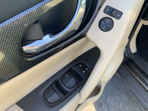Used 2016 Nissan Rogue SL AWD/4WD image 23