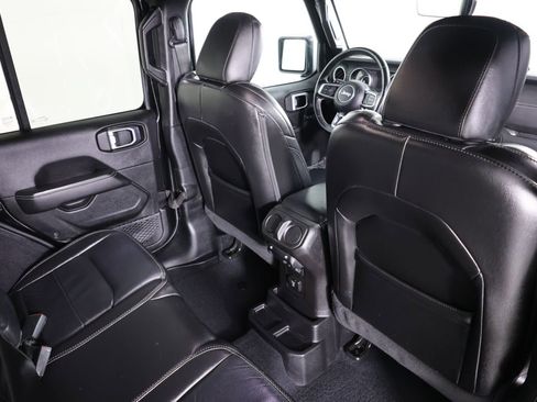 Used 2020 Jeep Wrangler Unlimited Sahara image 38