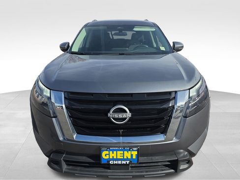 Used 2024 Nissan Pathfinder SV image 9