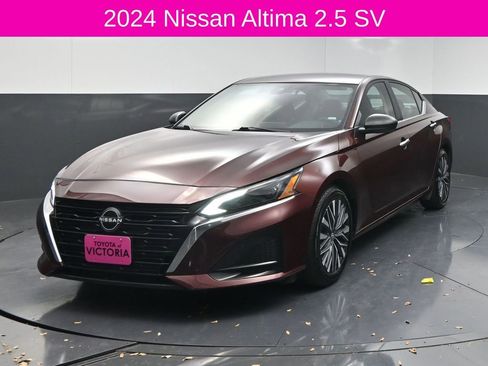 Used 2024 Nissan Altima 2.5 SV image 2
