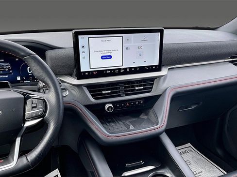 Used 2025 Ford Explorer ST image 3