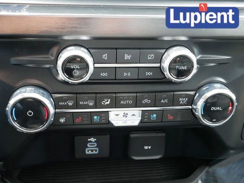 Used 2024 Ford F350 Lariat image 20