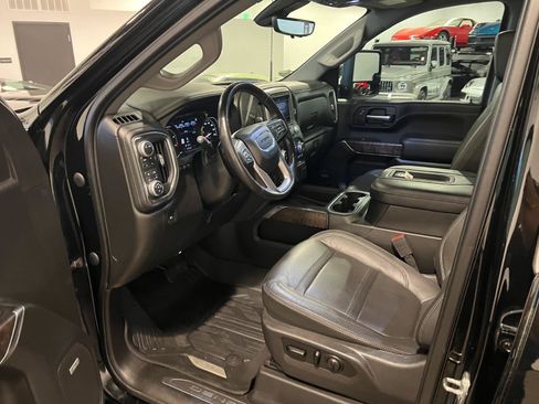 Used 2020 GMC Sierra 2500 Denali w/ Denali Ultimate Package AWD/4WD image 9