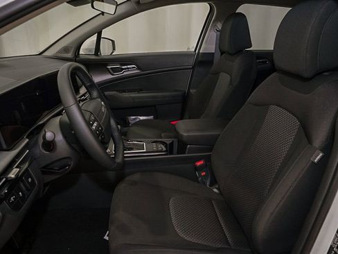 New 2026 Kia Sportage LX FWD image 11