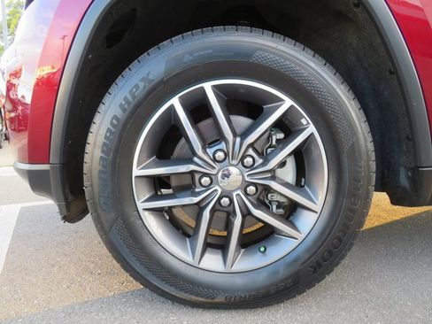 Used 2017 Jeep Grand Cherokee Limited image 6