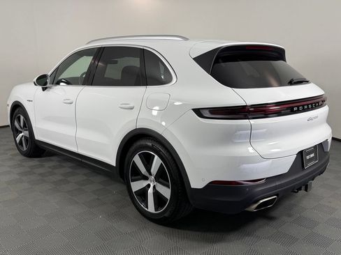 Certified 2026 Porsche Cayenne E-Hybrid AWD/4WD image 3