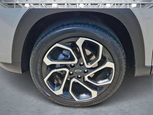 Certified 2024 Chevrolet Trax RS w/ Sunroof Package FWD image 10