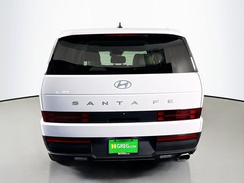 Used 2025 Hyundai Santa Fe SE FWD image 8