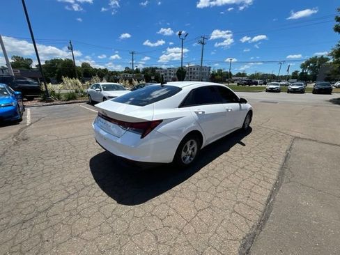 Used 2021 Hyundai Elantra SE FWD image 16