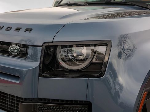 Used 2024 Land Rover Defender 110 SE image 3