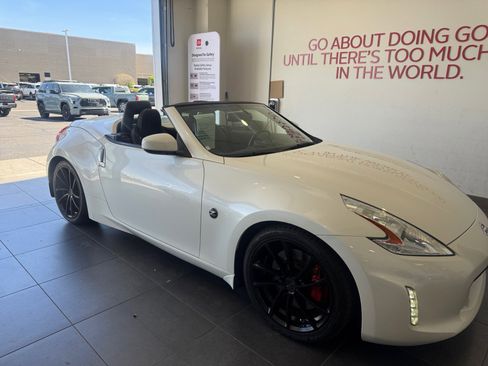 Used 2014 Nissan 370Z Touring w/ Sport Package image 33